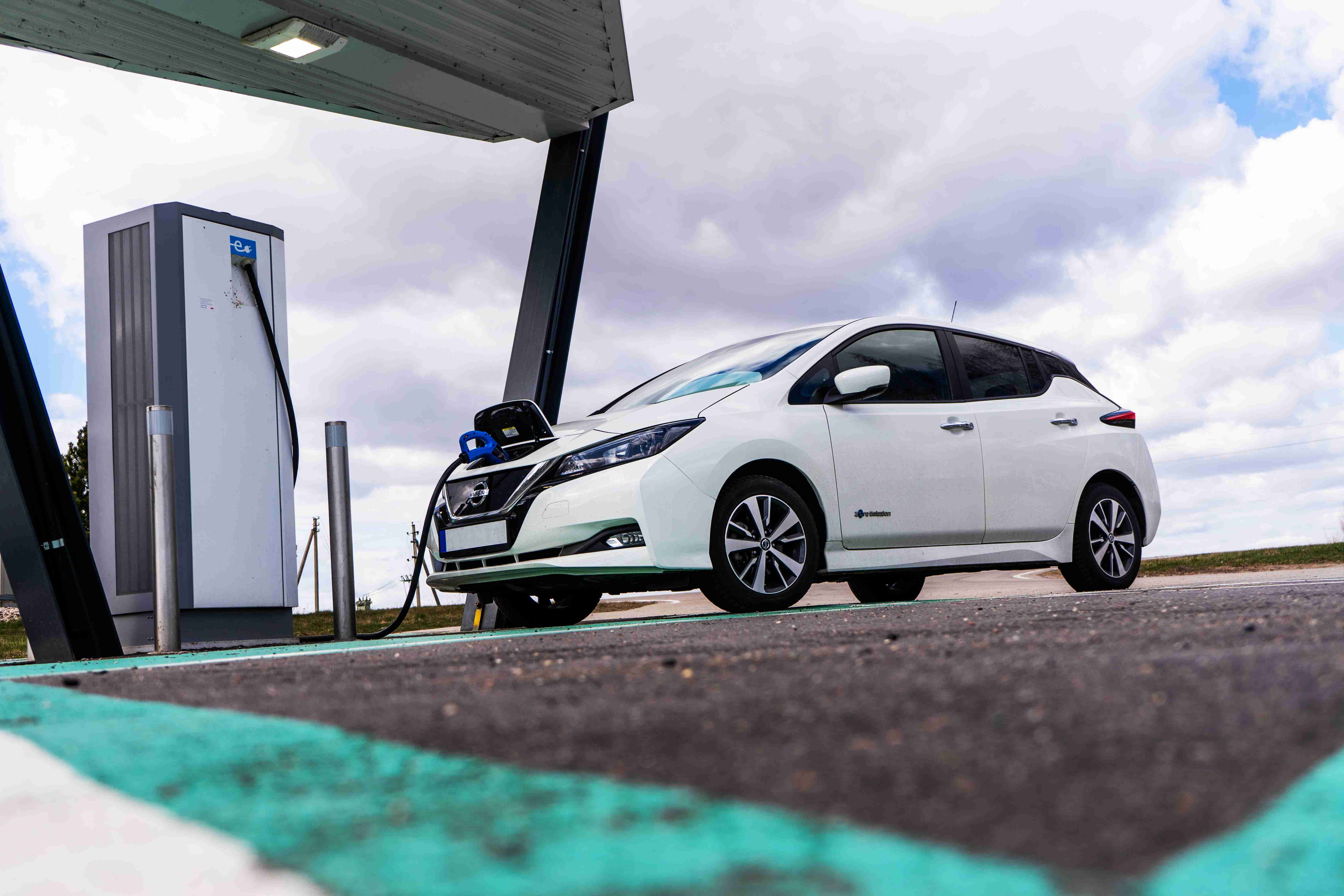 La Nissan leaf EV fait aussi partie des types de voitures écologiques. 